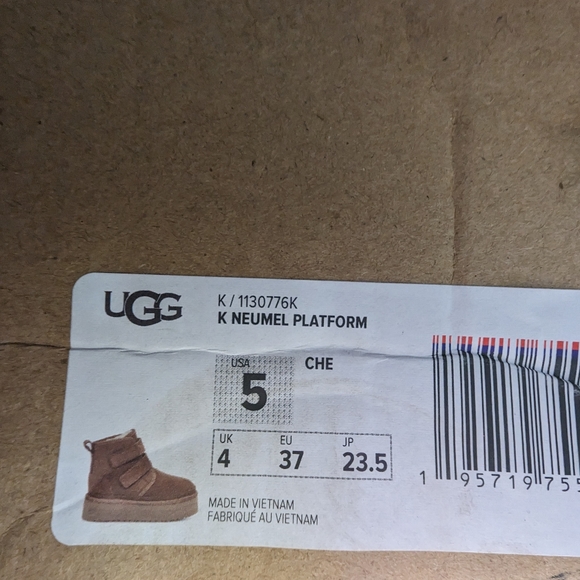 Size 5 ugg booties - Picture 1 of 6